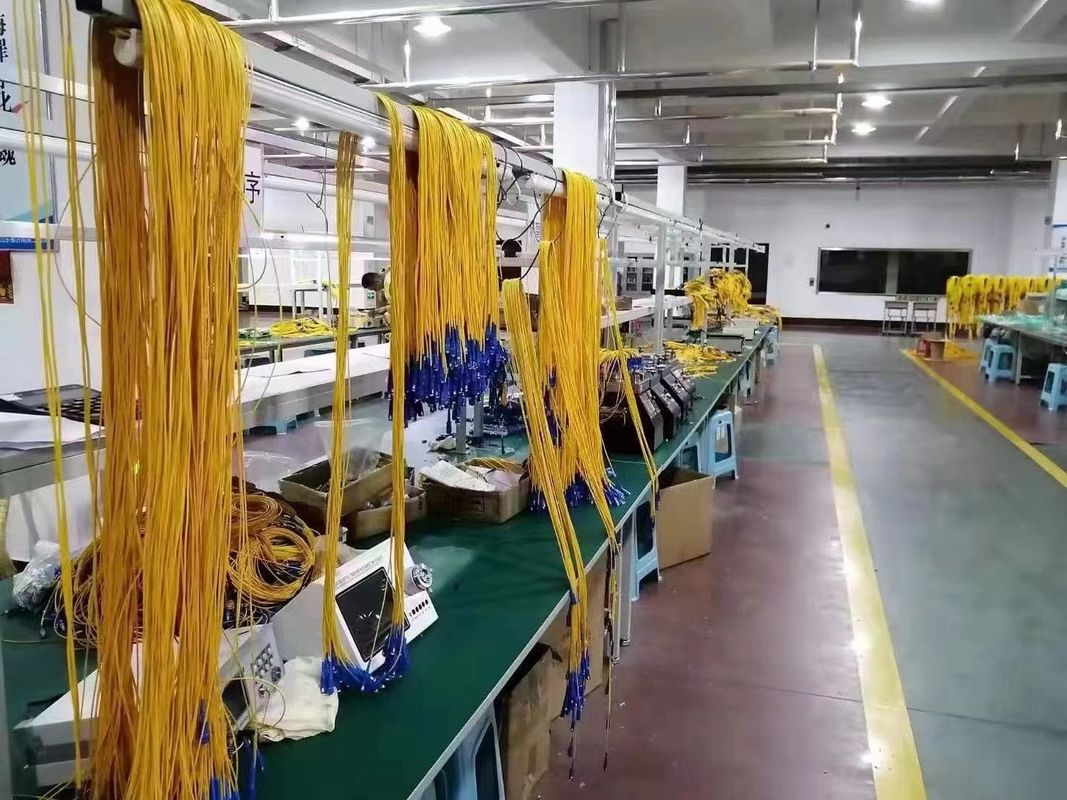 عالية الجودة الصانع المباشر الألياف البصرية التصحيح الحبل أنواع SC / LC ، طول المدى 1.5m-30m LSZH