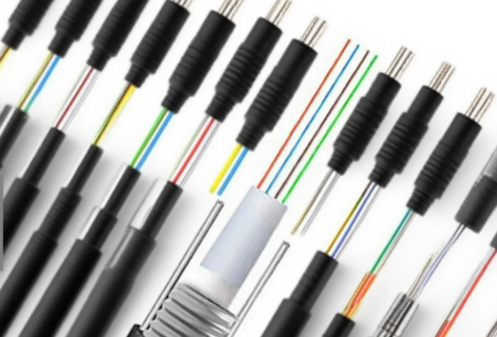 24AWG شبكة غطاء كابل LAN طويل الأمد 4P هيكل الزوج الملتوي STP / UTP نوع الأسلاك